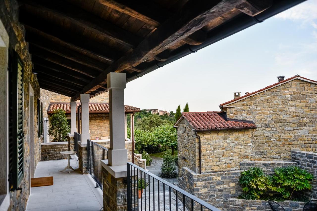 דירות Momjan L'Abbraccio Della Quercia מראה חיצוני תמונה