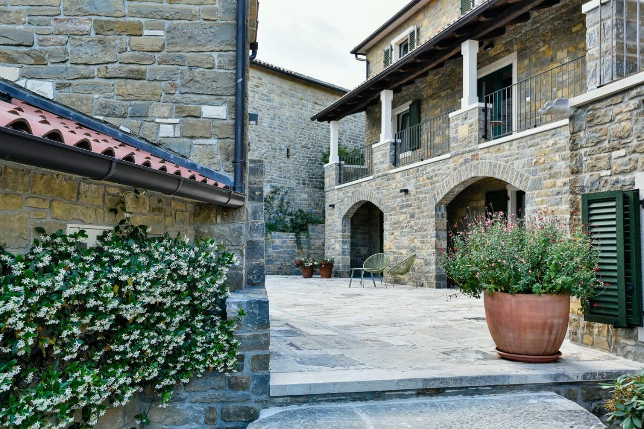 דירות Momjan L'Abbraccio Della Quercia מראה חיצוני תמונה